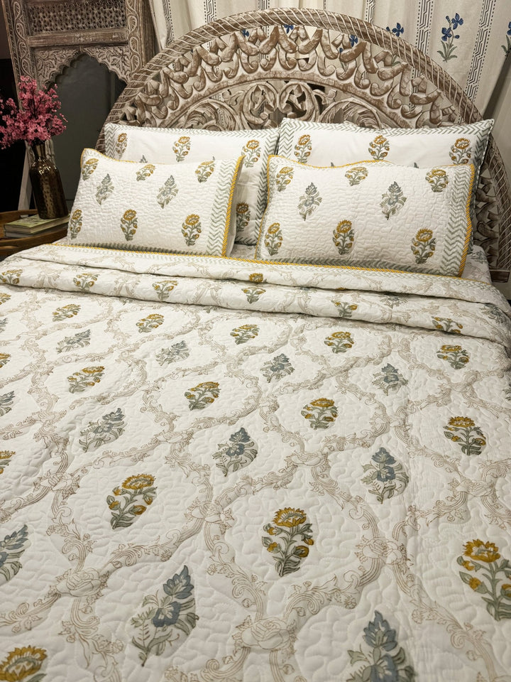 Daydream Bedding Set (Bedspreads + Quilt) - The Decor Central
