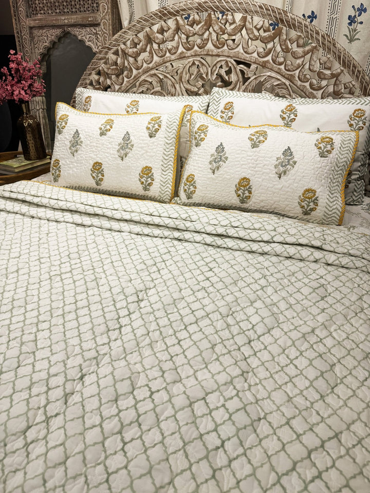 Daydream Bedding Set (Bedspreads + Quilt) - The Decor Central